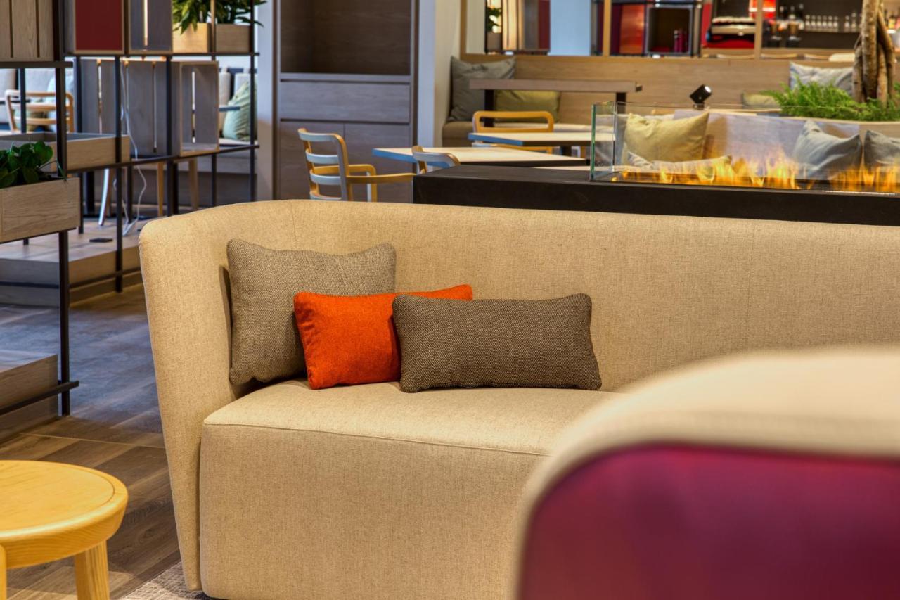 Intercityhotel Berlin Airport Ber Terminal 1 & 2 Schönefeld Eksteriør bilde "The sofa is a sofa"