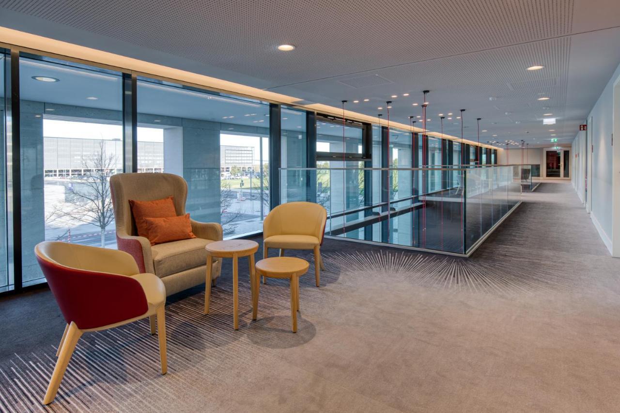 Intercityhotel Berlin Airport Ber Terminal 1 & 2 Schönefeld Eksteriør bilde The interior of the building