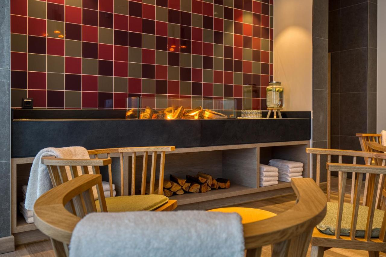 Intercityhotel Berlin Airport Ber Terminal 1 & 2 Schönefeld Eksteriør bilde "The fireplace is a highlight of the spa."